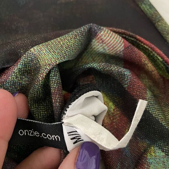 Onzie kaleidoscope print capri leggings size M/L - Picture 3 of 9